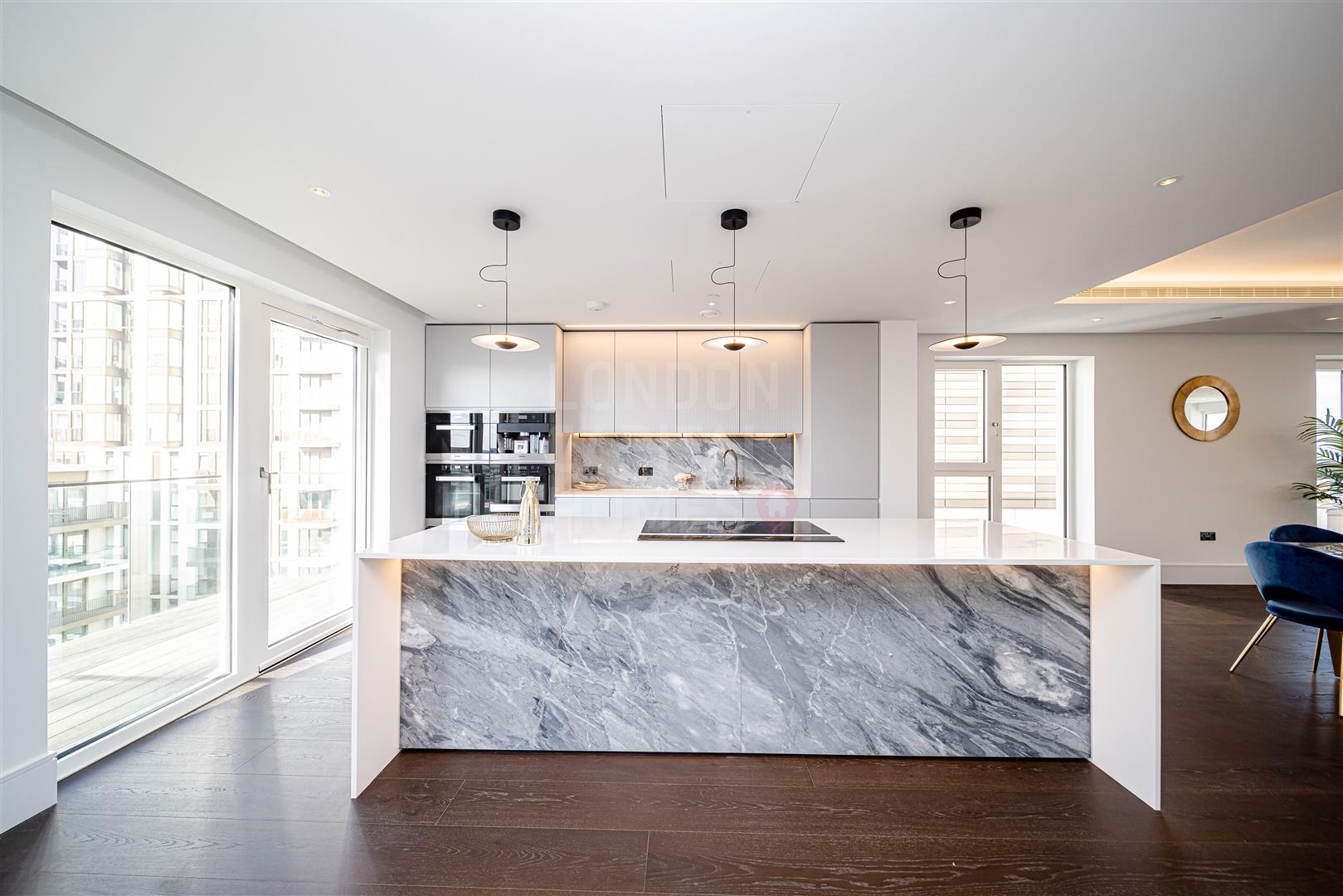 Lincoln Apartments, Fountain Park Way, London